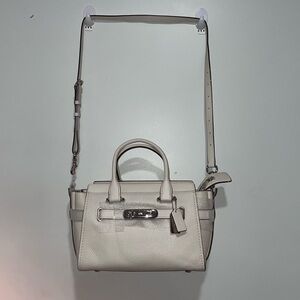 Coach pebbles leather hand bag ($450 retail)